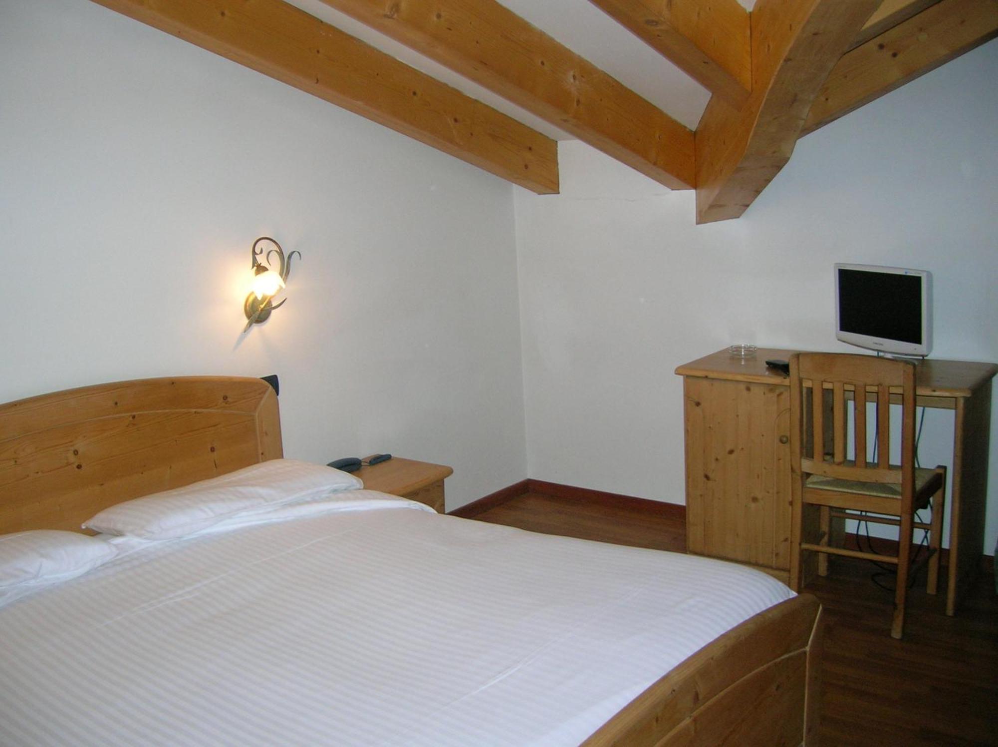 Hotel Villa Fosine Pinzolo Exterior photo